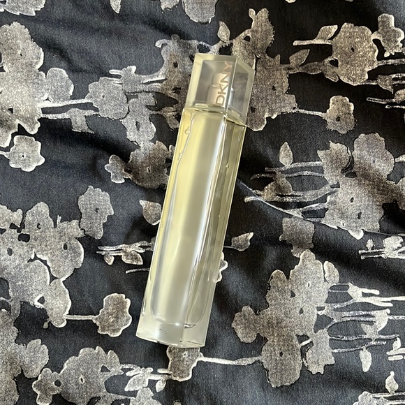 DKNY - Picture 1 of 3